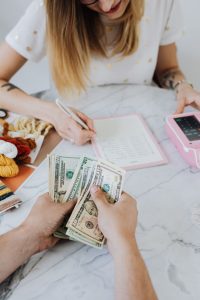 Como a moda sustentável pode economizar seu dinheiro de forma inteligente