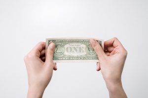 Como economizar dinheiro ao comprar roupas: dicas essenciais