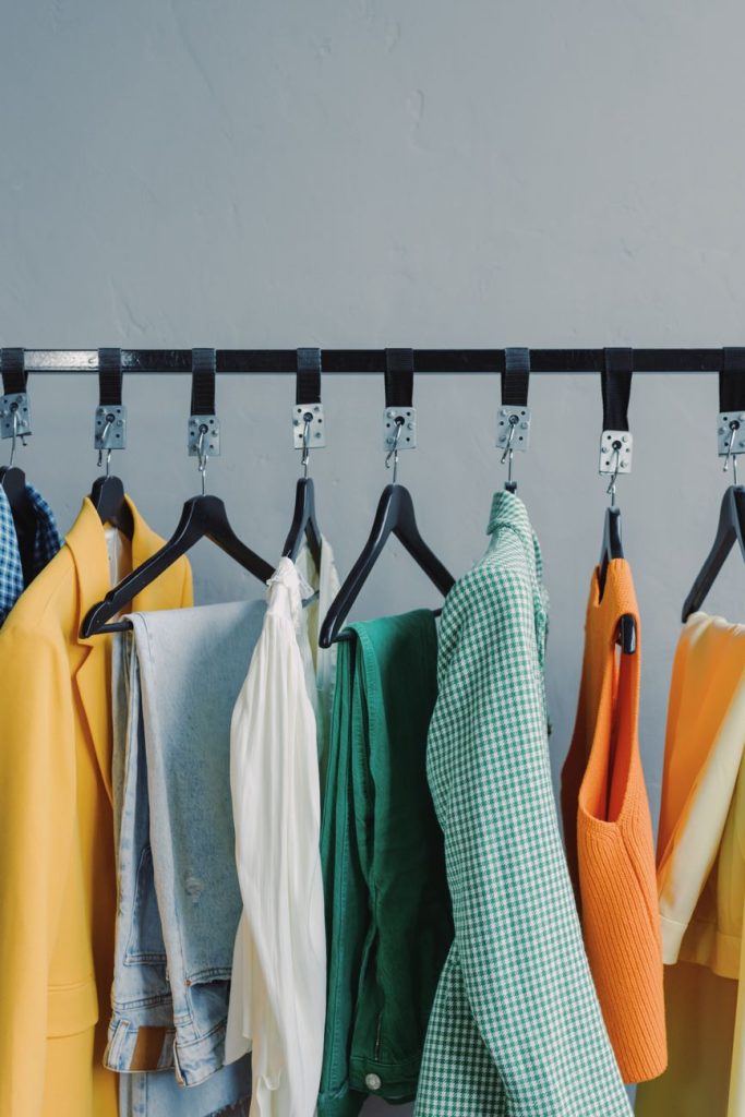 Roupa de trabalho: como se vestir bem sem gastar muito